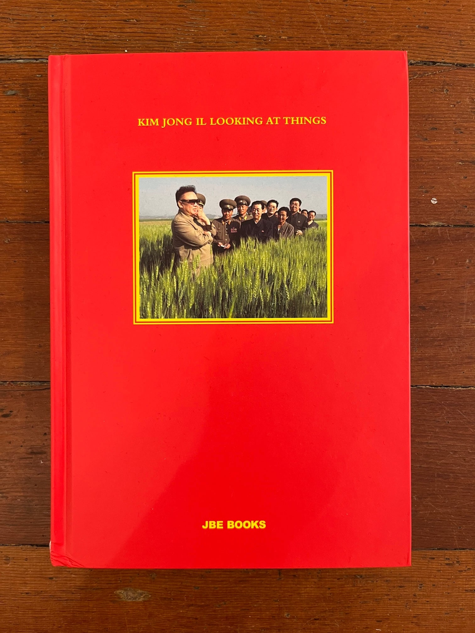 洋書 KIM JONG IL LOOKING AT THINGS Kim Jong Il Looking at Things